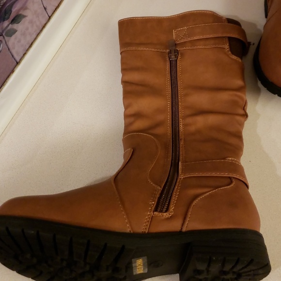 Boots - Picture 2 of 3